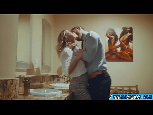 ❤️ Kur një bjonde me bukë ju josh në një banjë publike Video e ndyrë në sq.image-kassir.ru ﹏